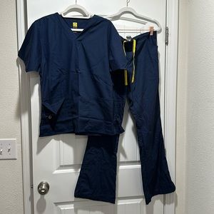 Women's WonderWink Scrub set